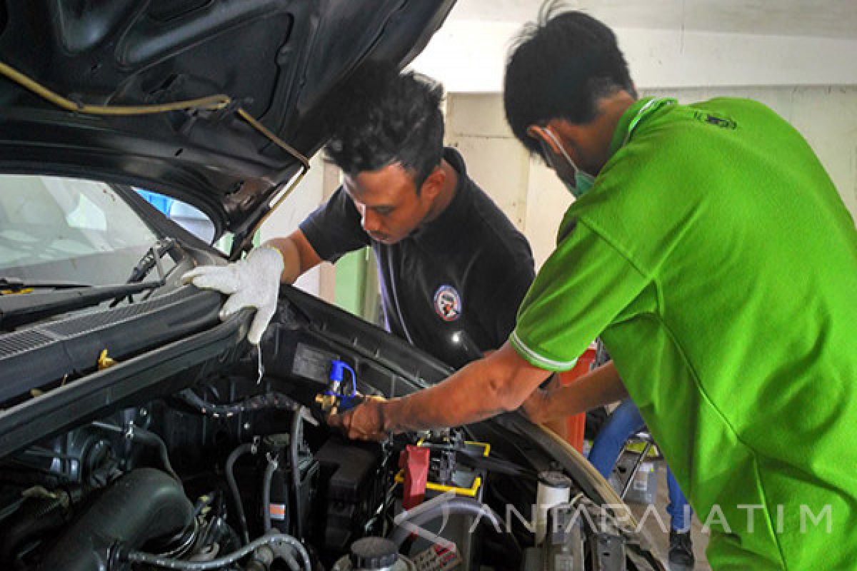 Pemkot Surabaya Pasang Alat Konventer Mobil Operasional