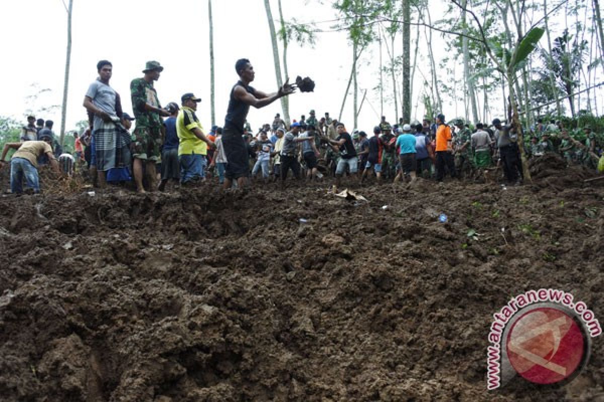 Warga lereng Merapi/Merbabu diimbau waspada tanah longsor