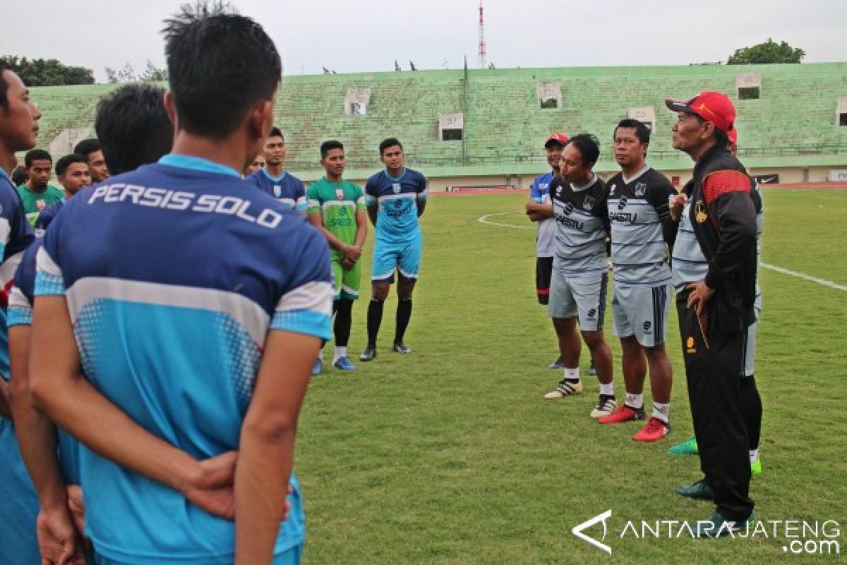 Pelatih Freddy Mulli Pimpin Latihan Perdana Persis