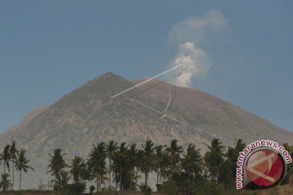 PVMBG: Aktivitas Gunung Agung Cenderung Fluktuatif