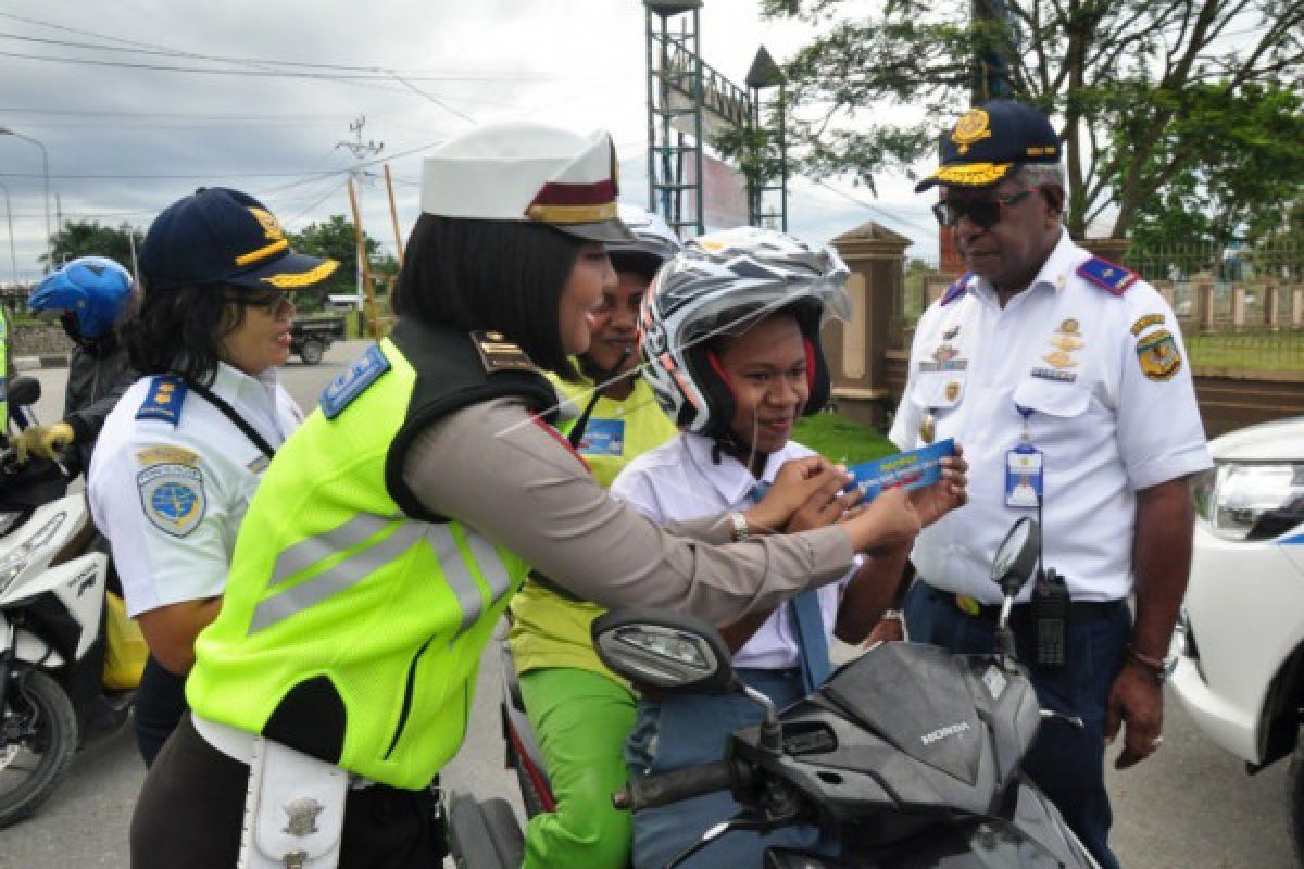 Kampanye keselamatan berkendara di Timika