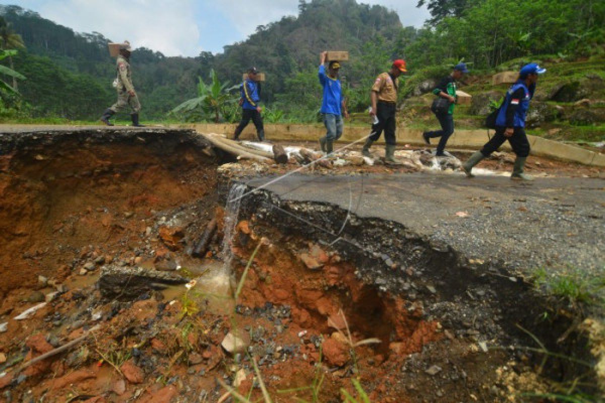 Satpol-PP Tangerang Tutup Usaha Galian tanah Langgar Perda