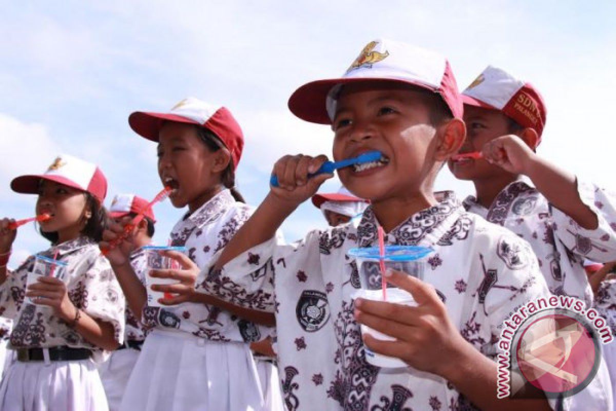 1.300 Siswa SD Palangka Raya Ikuti Sikat Gigi Massal