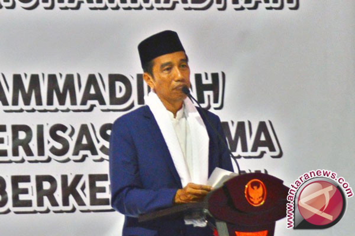 Presiden Jokowi di Pekalongan disambut ribuan santri