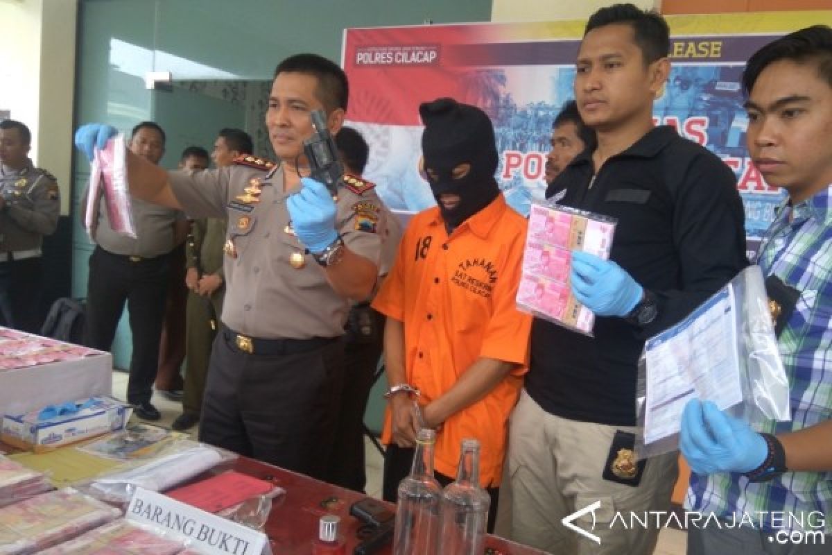 Tipu Warga Rp2,8 Miliar, Dukun Pengganda Uang Diringkus (VIDEO)