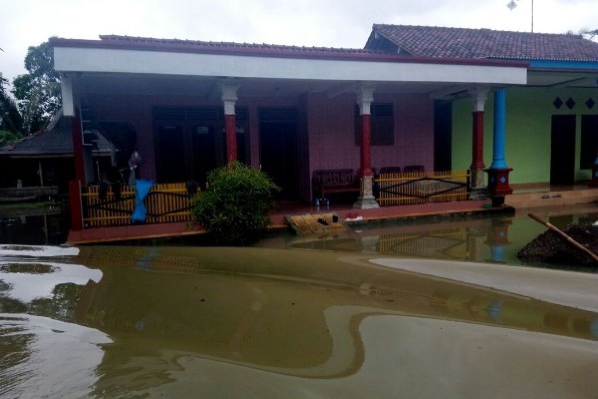 Sungai Gatel Meluap, Desa-desa di Banyumas dan Cilacap Tergenang