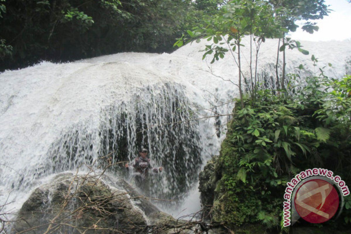 Air terjun simatobat pedalaman mentawai yang memikat