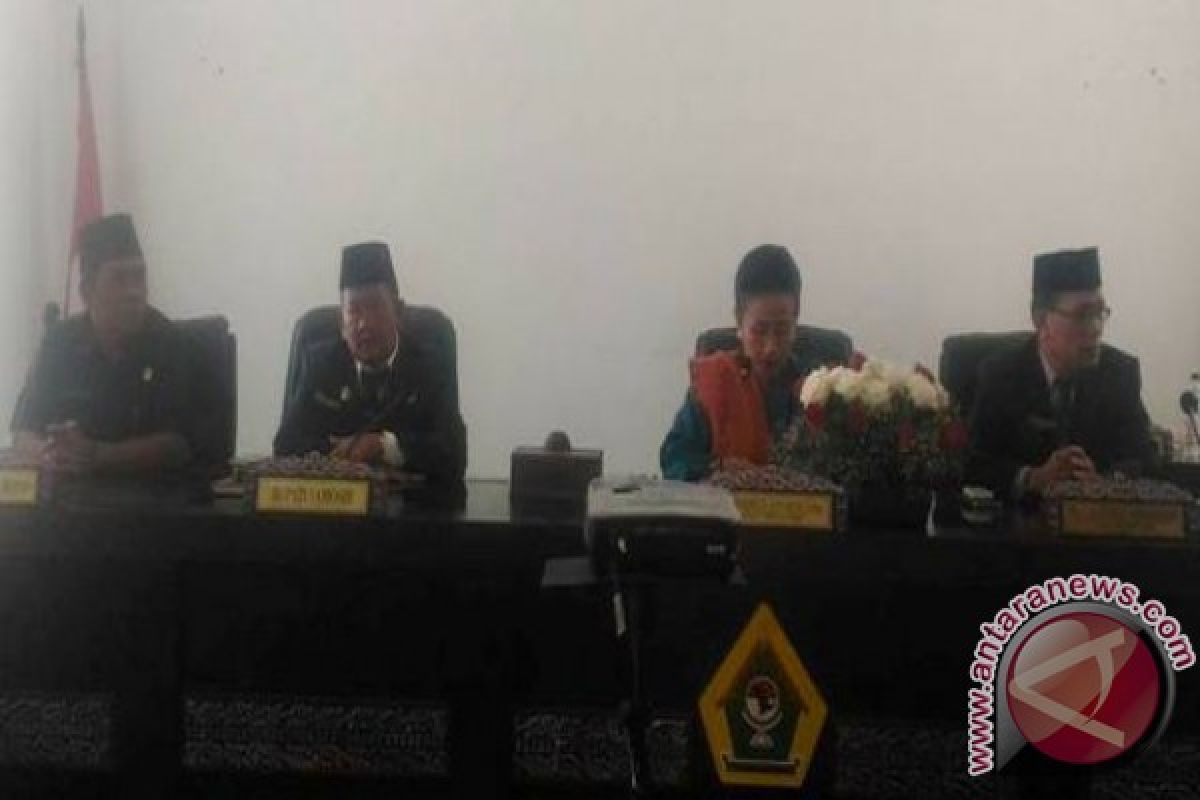 Rapur Istimewa DPRD Samosir Dengar Pidato Presiden