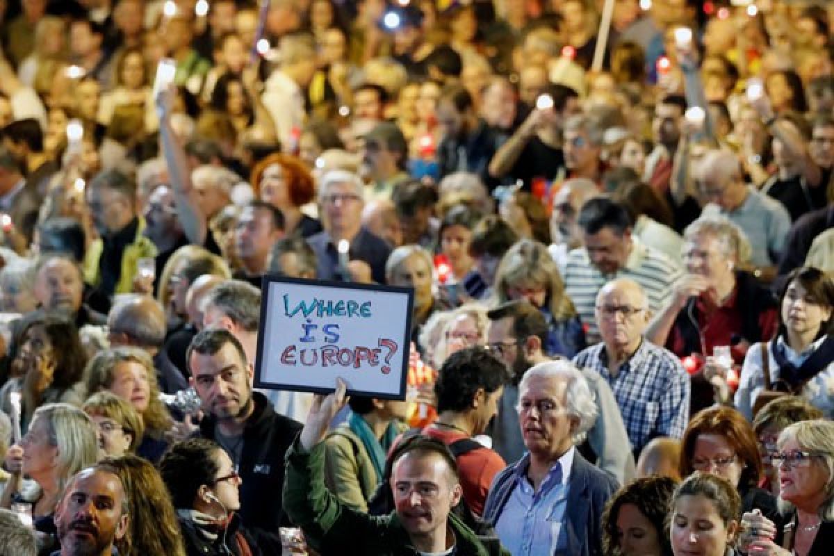 Spanyol pecat kepala kepolisian daerah Catalonia