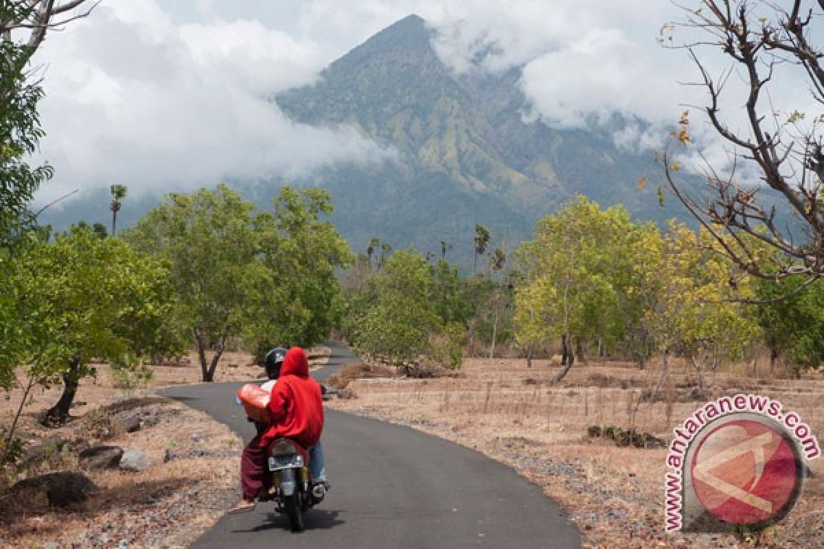 Status awas Gunung Agung diperpanjang 14 hari