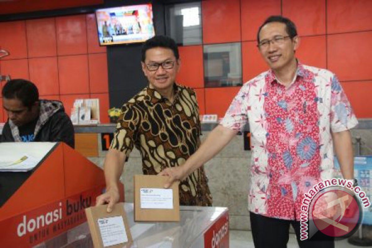 Cirebon Power Donasikan 1.700 Buku