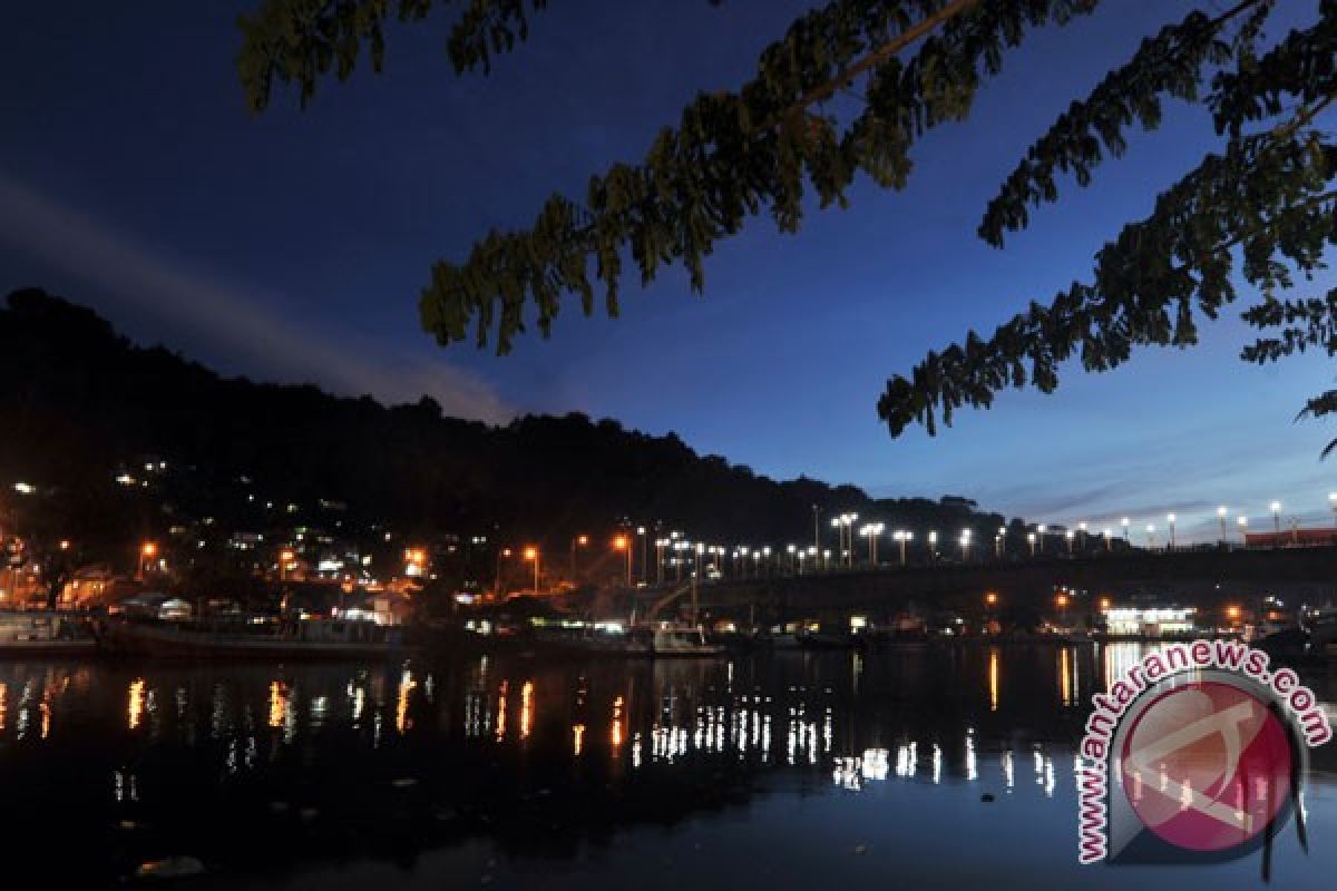 Semen Padang bersihkan Kawasan Panorama II