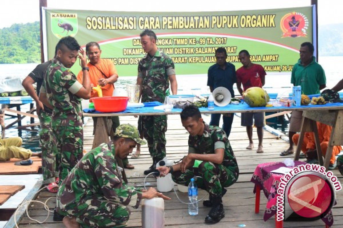 TNI ajari masyarakat Nisam Antara buat pupuk