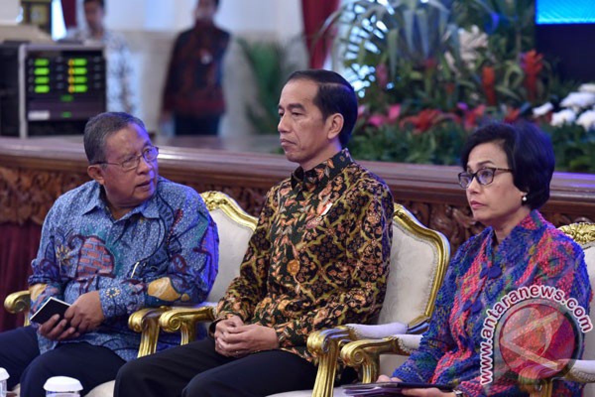 Jokowi panggil tiga menteri terkait holding migas