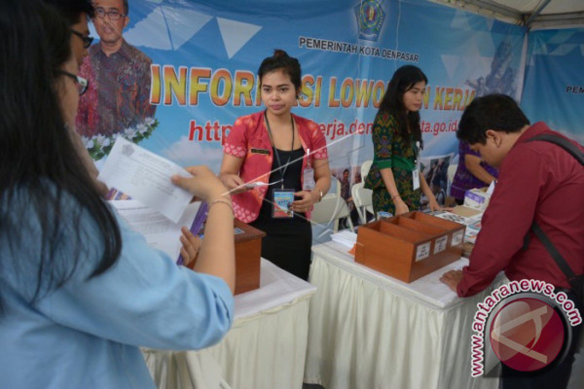 Wali Kota Denpasar Membuka Bursa Kerja 2017