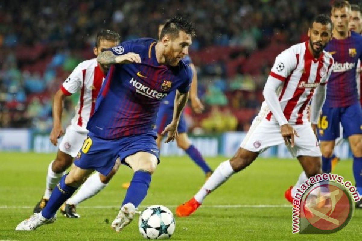 Barcelona Hajar Olympiakos 3-1, Pique Dikartu Merah