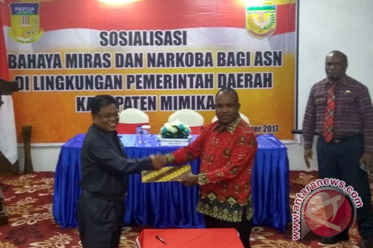 Ribuan pegawai Pemkab Mimika berkomitmen berantas minuman beralkohol 