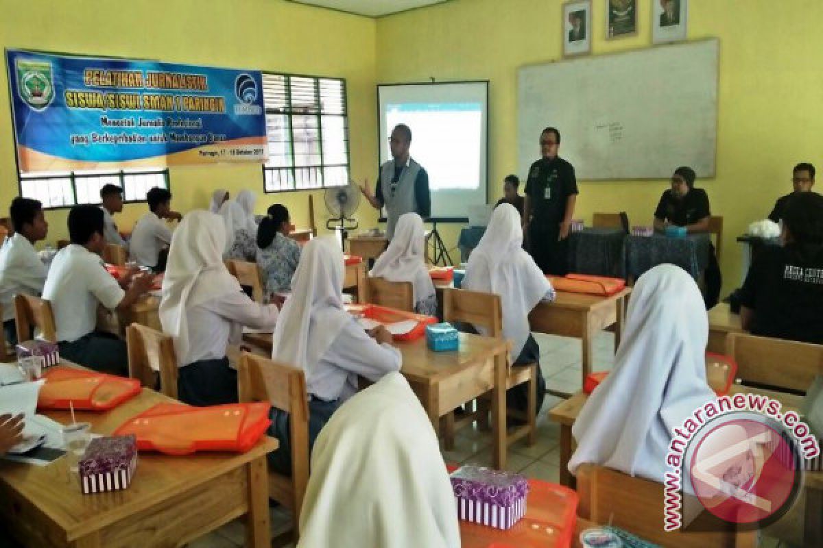 Diskominfo Gelar Pelatihan Jurnalistik DI SMAN 1 Paringin