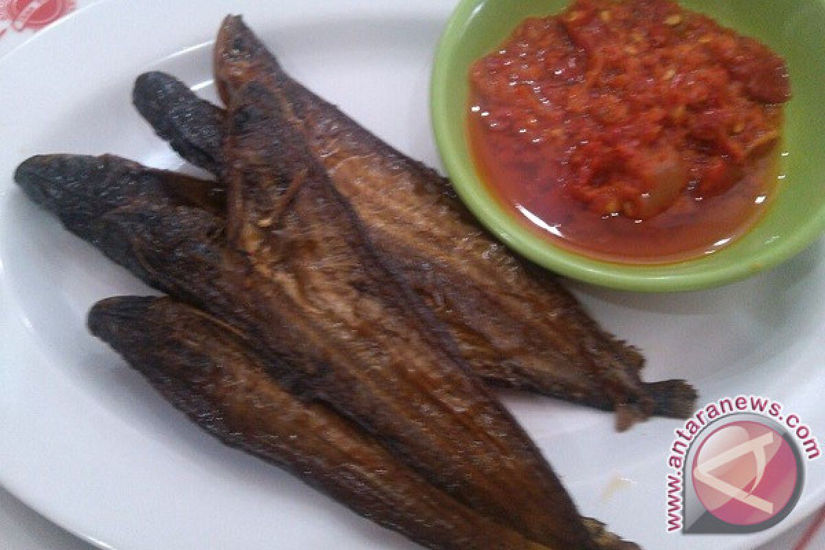 Ikan asap Palembang favorit buah tangan pemudik