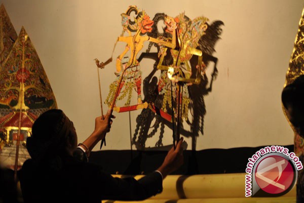 Pembasak Mataram Sosialisasikan Wayang Sasak 