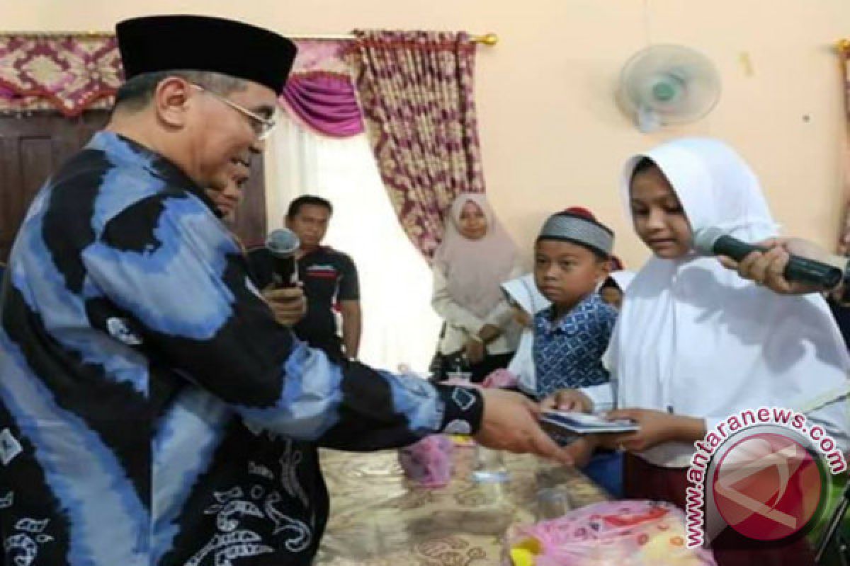 Bupati HSS Peduli Anak Yatim