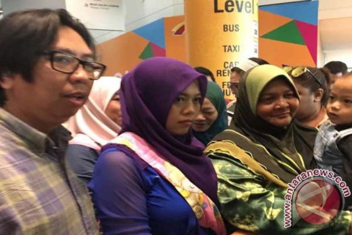 Kepulangan warga Malaysia dari Medan disambut haru