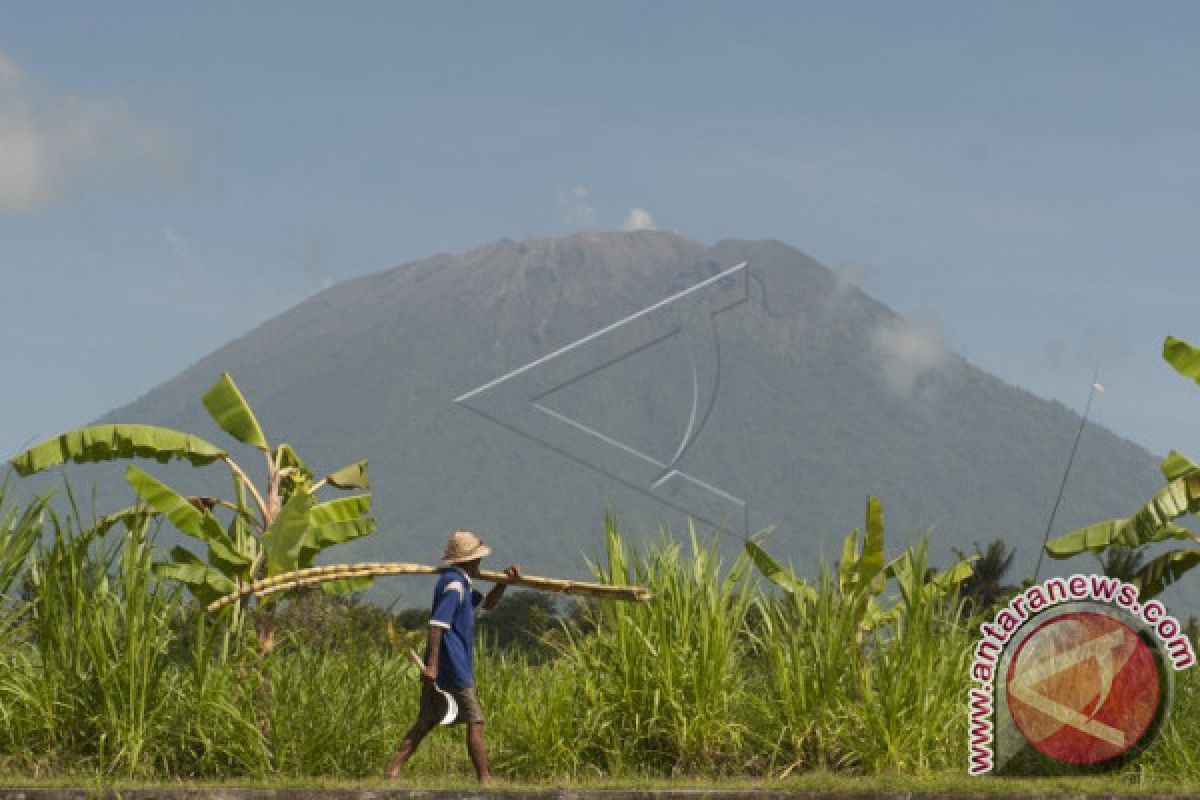 PVMBG Evaluasi Status Awas Gunung Agung 