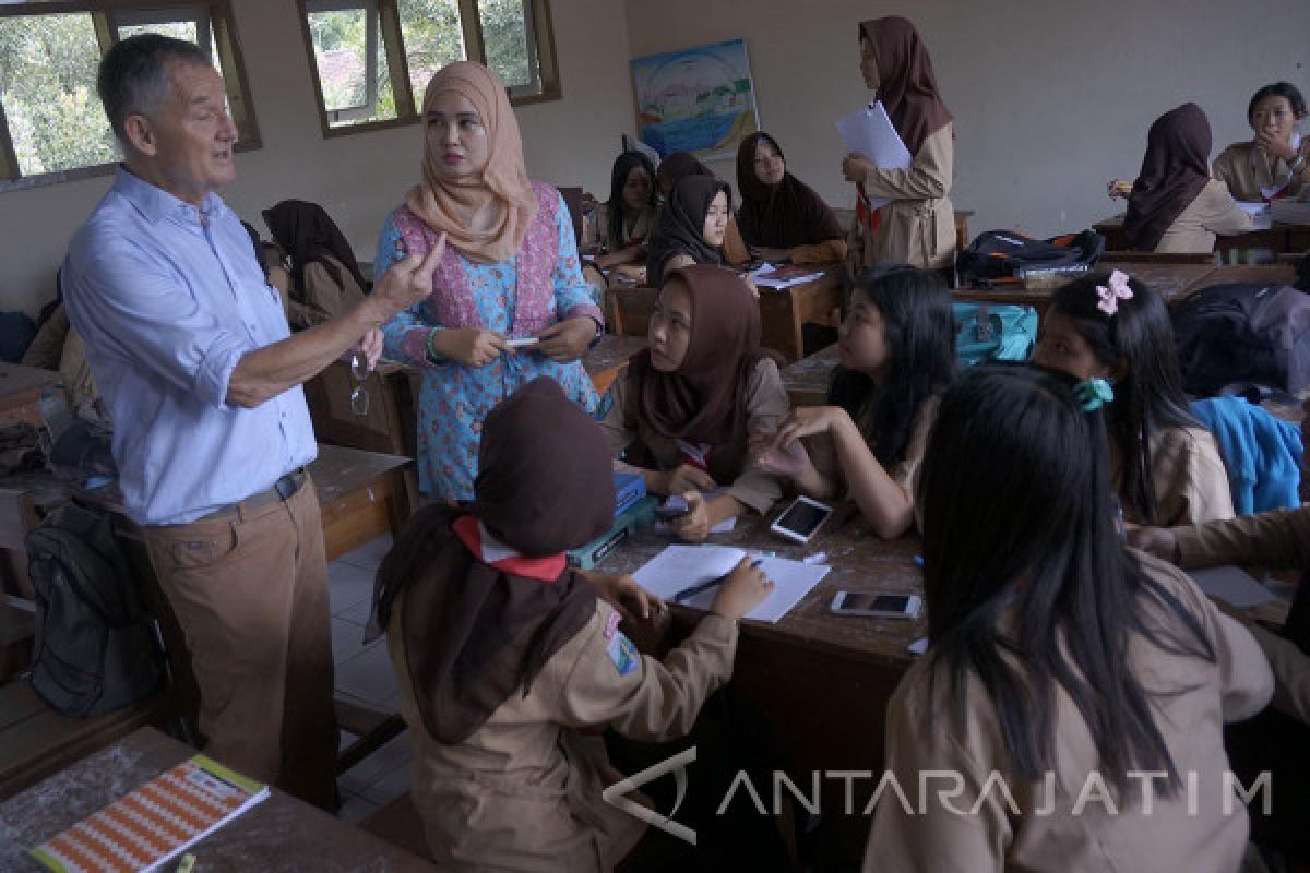 Dosen Jerman Pelajari Kurikulum Pendidikan di Indonesia (Video)