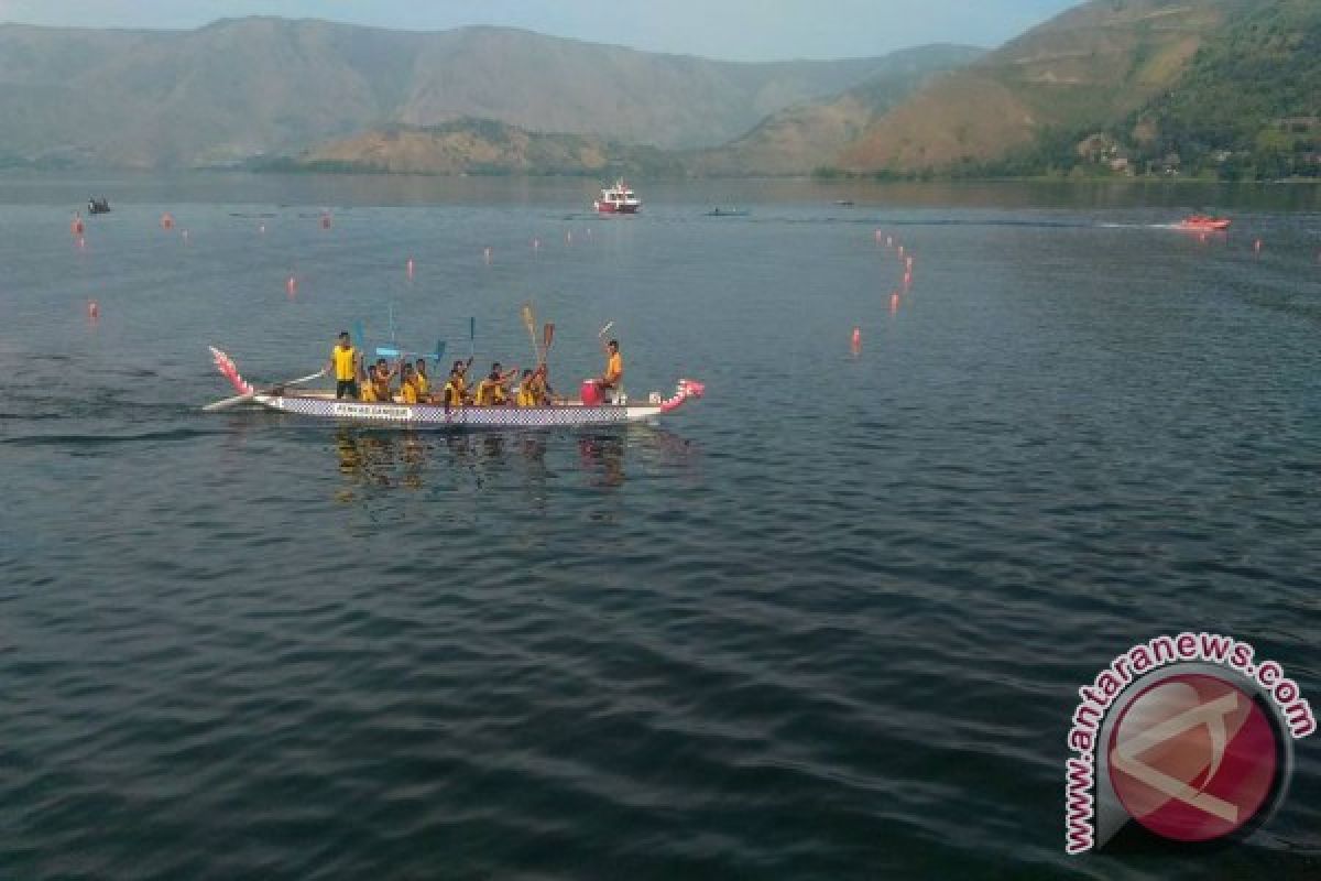 Bupati Samosir Saksikan Semifinal Dragon Boat Piala Gubsu