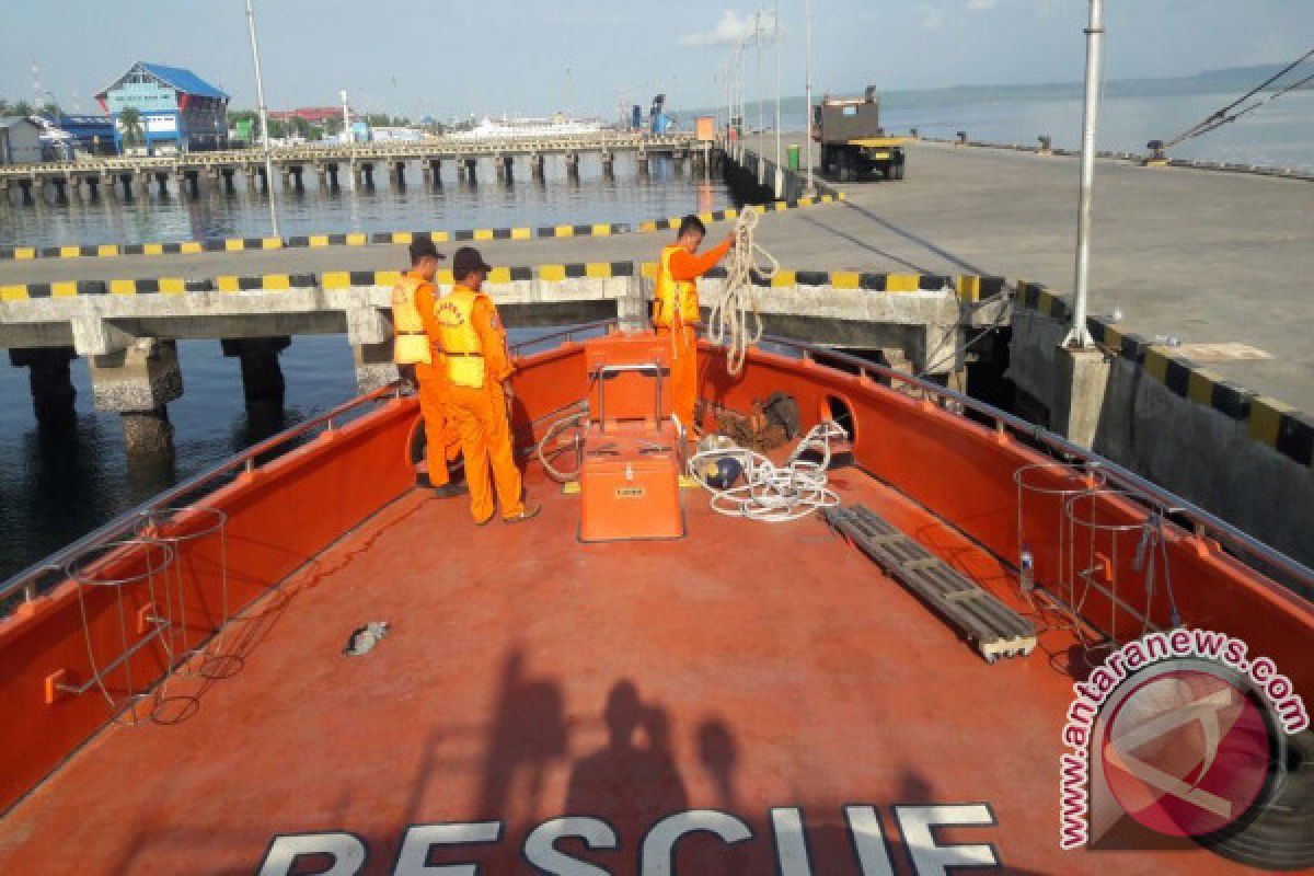 Basarnas Evakuasi Km Armada di Perairan Kadatua