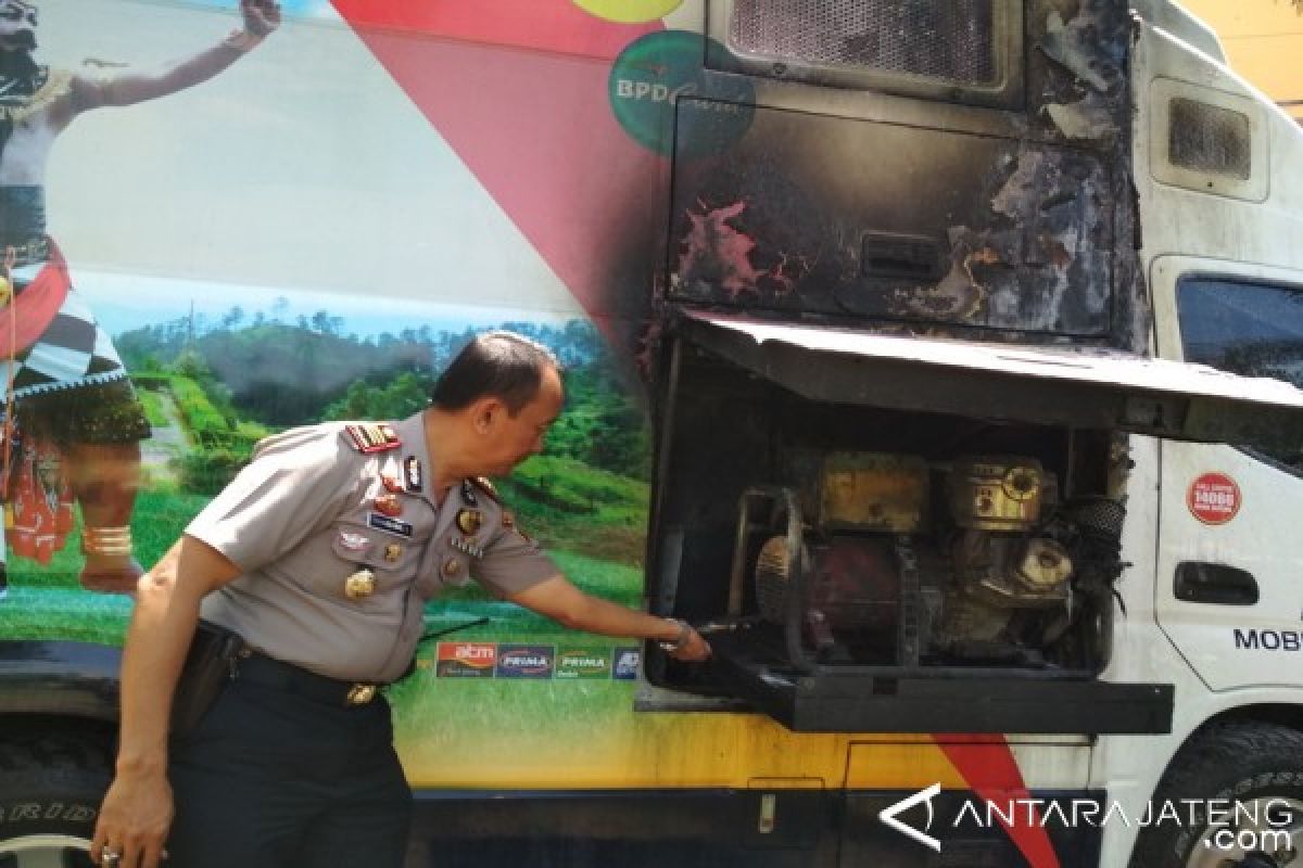 Mobil Kas Bank Jateng Cabang Kudus Terbakar