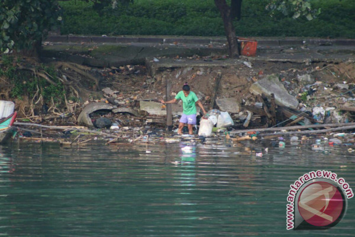 3 juta kilogram sampah diangkut dari sungai Ciliwung Jakarta