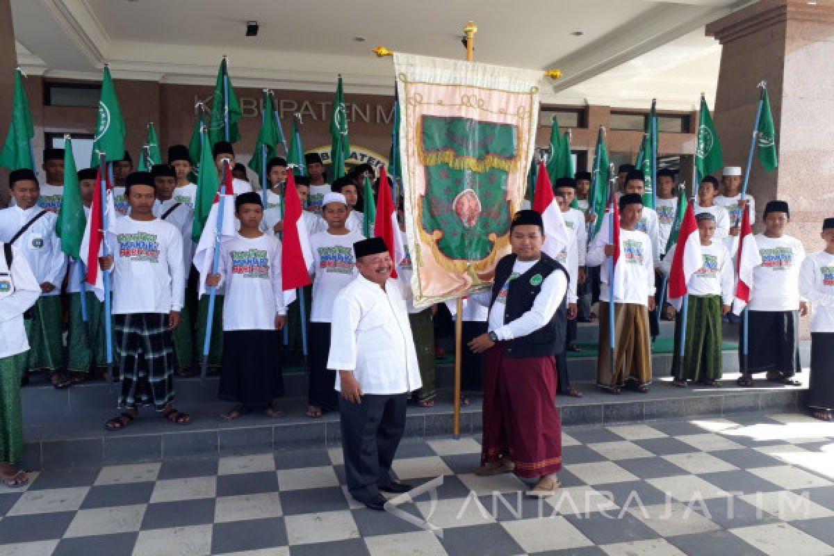 IPNU Jatim-Nurul Jadid Gelar Kirab Sambut Hari Santri