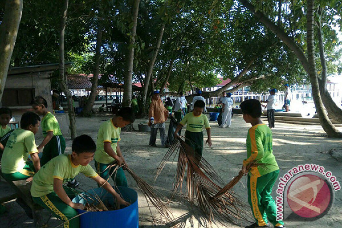 KKP Lakukan Gerakan Bersih Pantai dan Laut