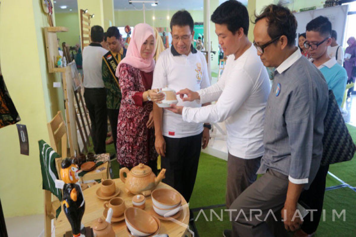 IKKON Bojonegoro Pameran Puluhan Produk Industri Kreatif (Video)