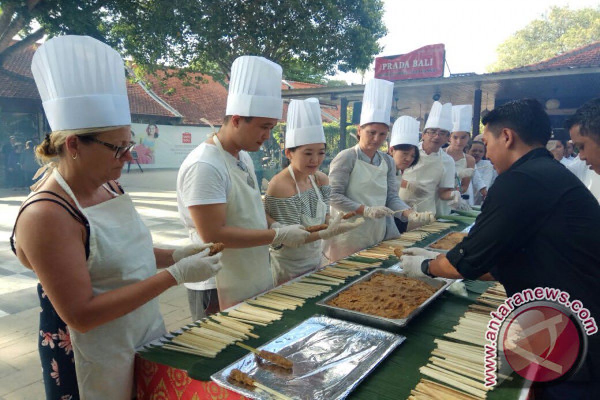 Bali Collection Sajikan Kuliner Sate Lilit Kambing di Ajang WICSF (Video)