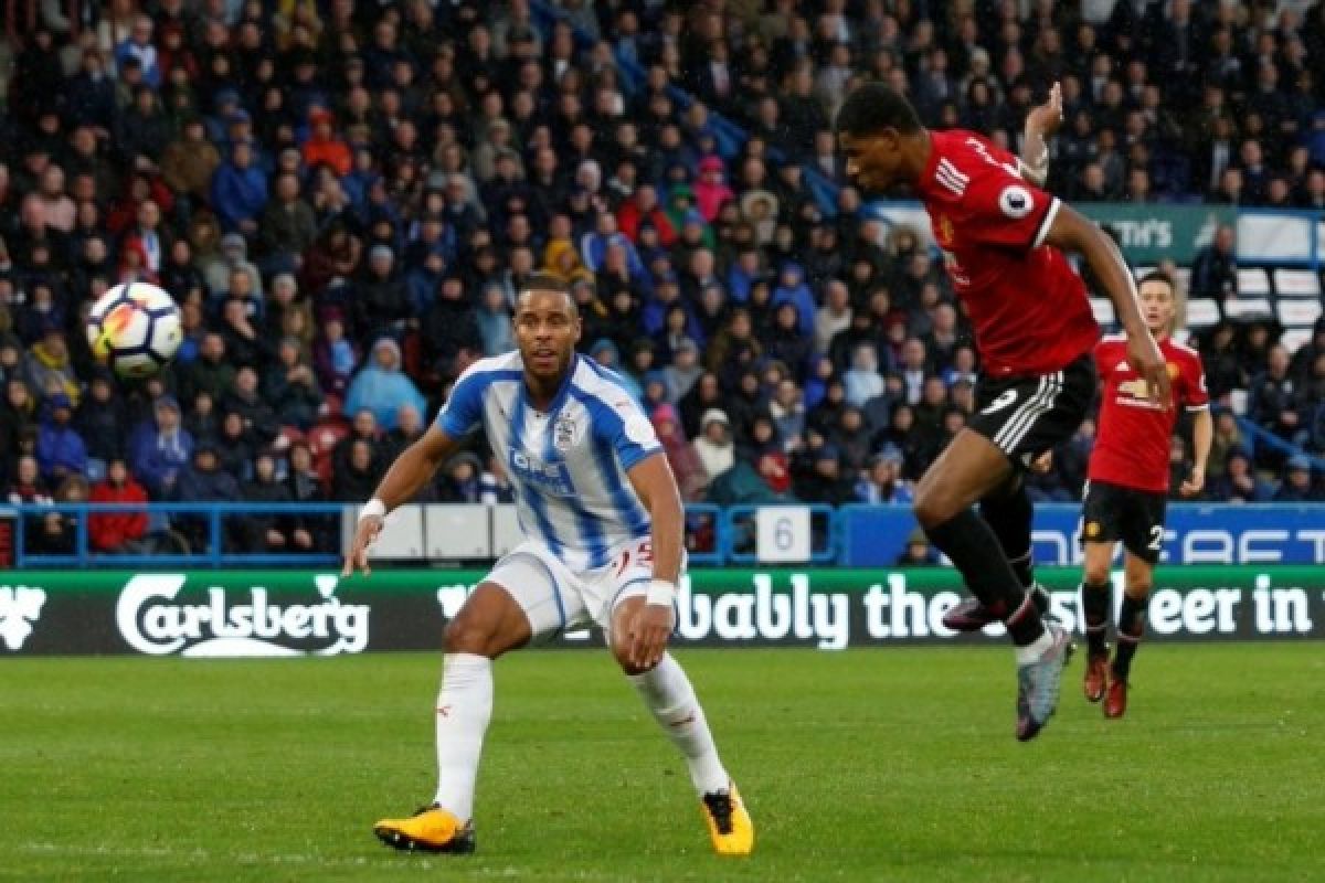 Manchester United telan kekalahan pertama usai ditekuk tim promosi 2-1