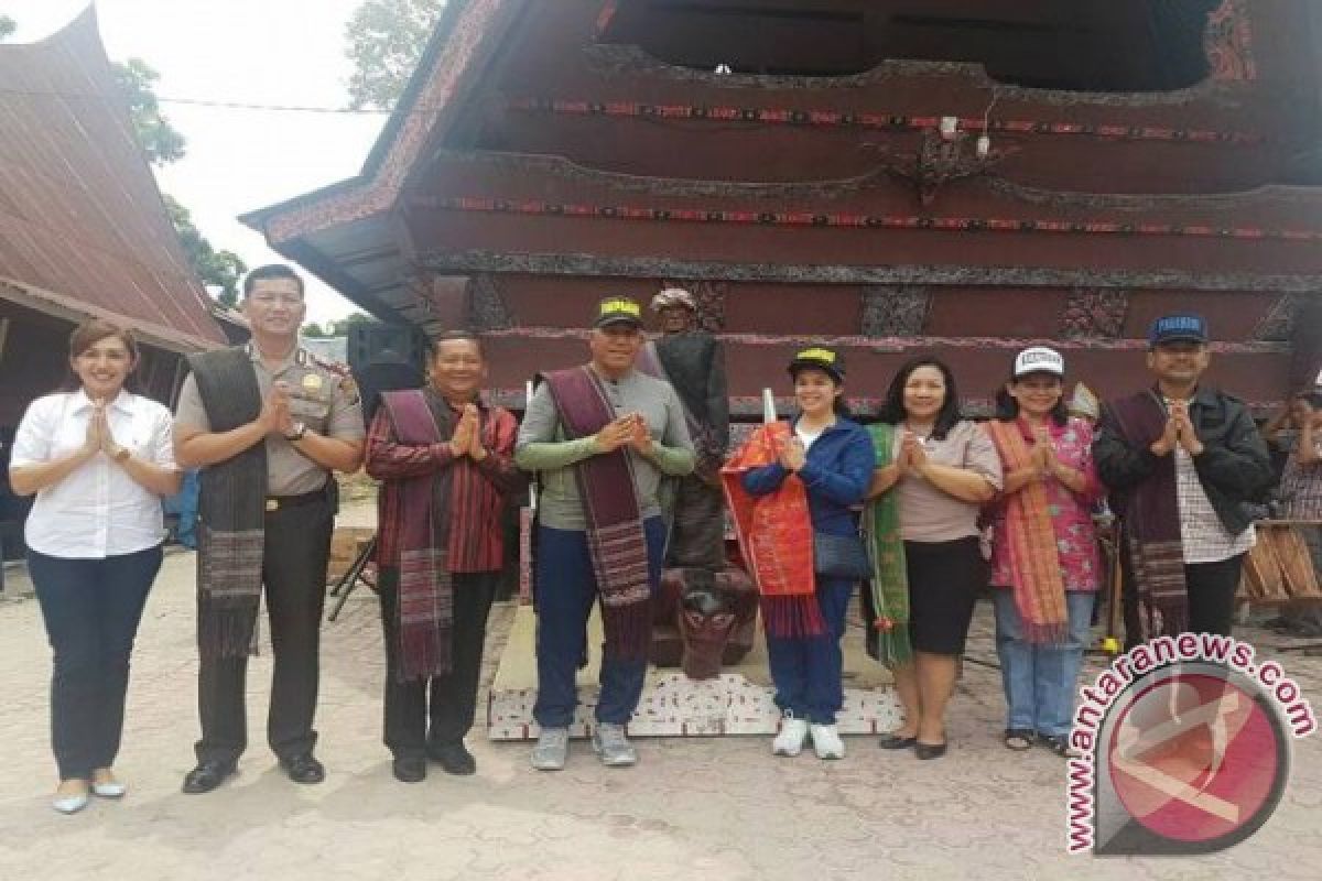 Kapolda Sumut Lihat Patung Sigalegale di Samosir