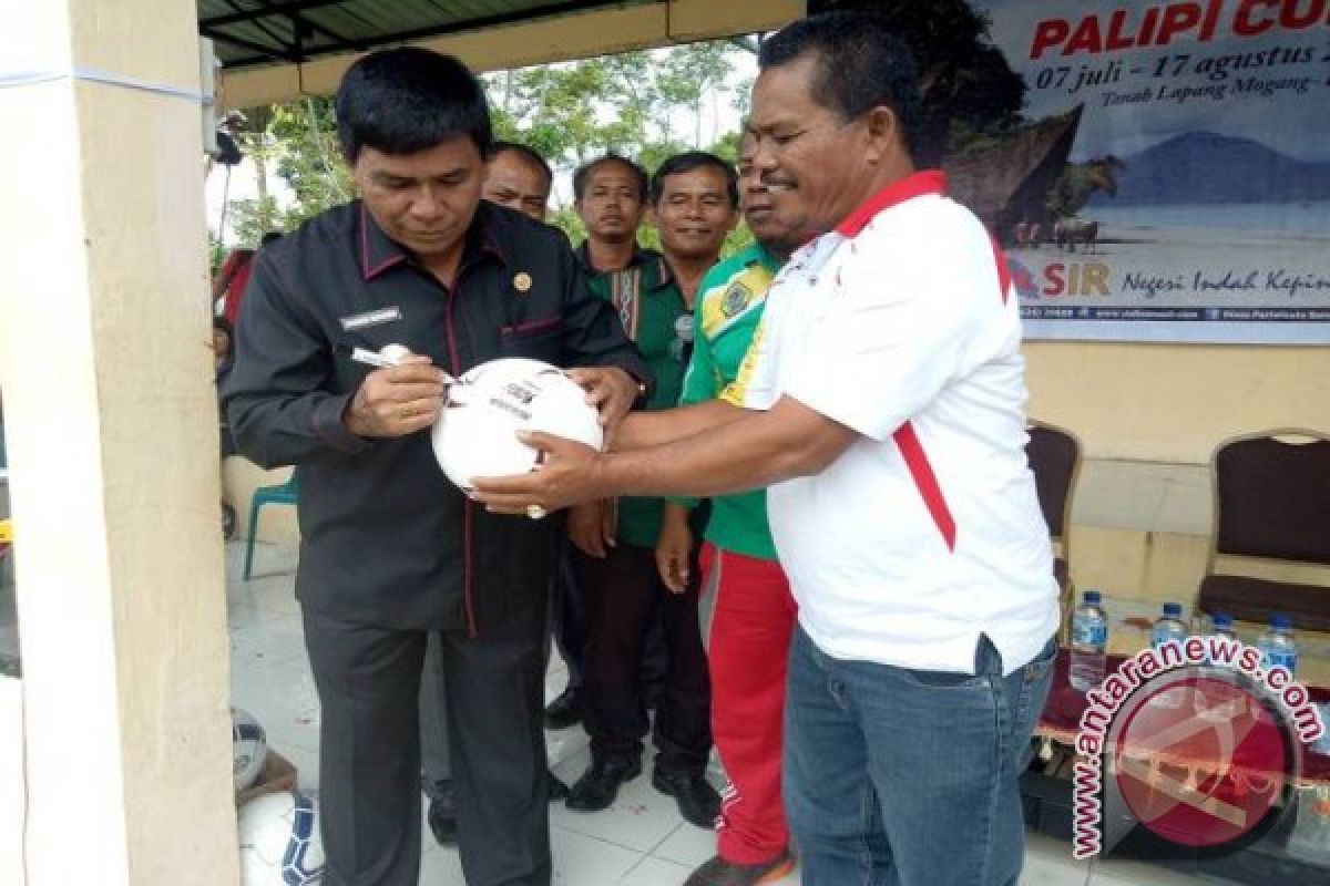 Wakil Bupati Samosir Buka Sepakbola Cup Palipi