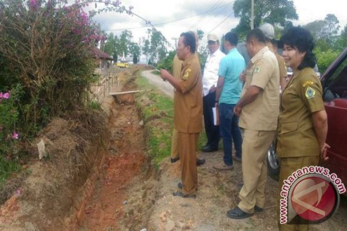 Bupati Samosir Pantau Proyek Kecamatan Ronggur Nihuta