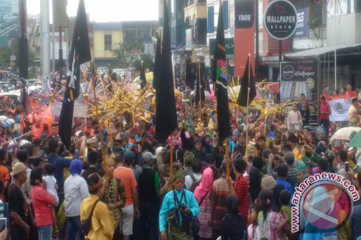 Ribuan Peserta Kirab Budaya Meriahkan HUT Kota Pontianak Ke-246