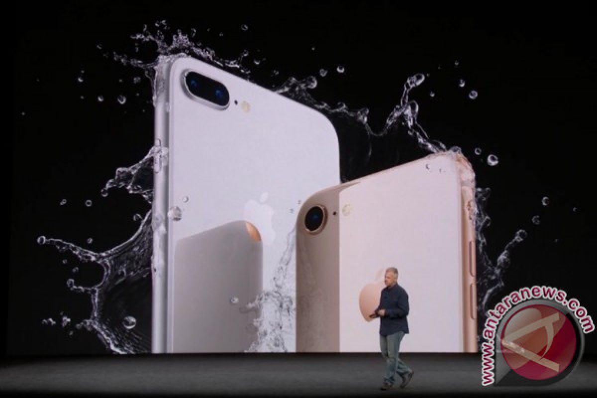 Kurang laku, Apple turunkan produksi iPhone 8