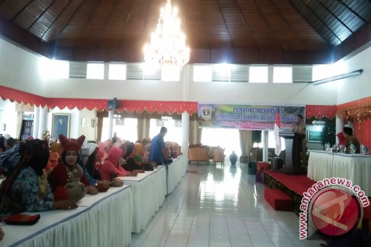 Ini Langkah Sumbar dalam Menjaga Kelestarian Pakaian Tradisi Perempuan Minangkabau