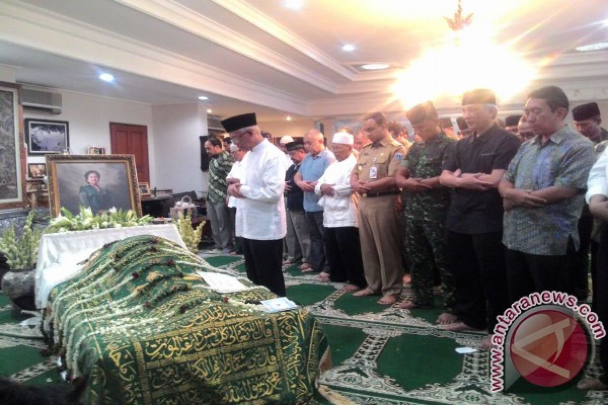 Anies melayat ke rumah duka istri Wiyogo