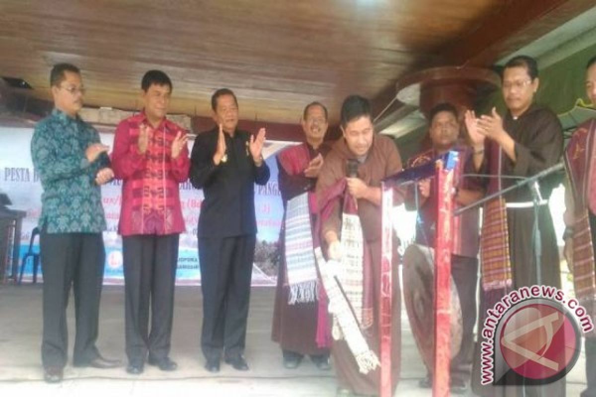 Bupati Samosir Hadiri Pesta Budaya Orang Muda Katolik