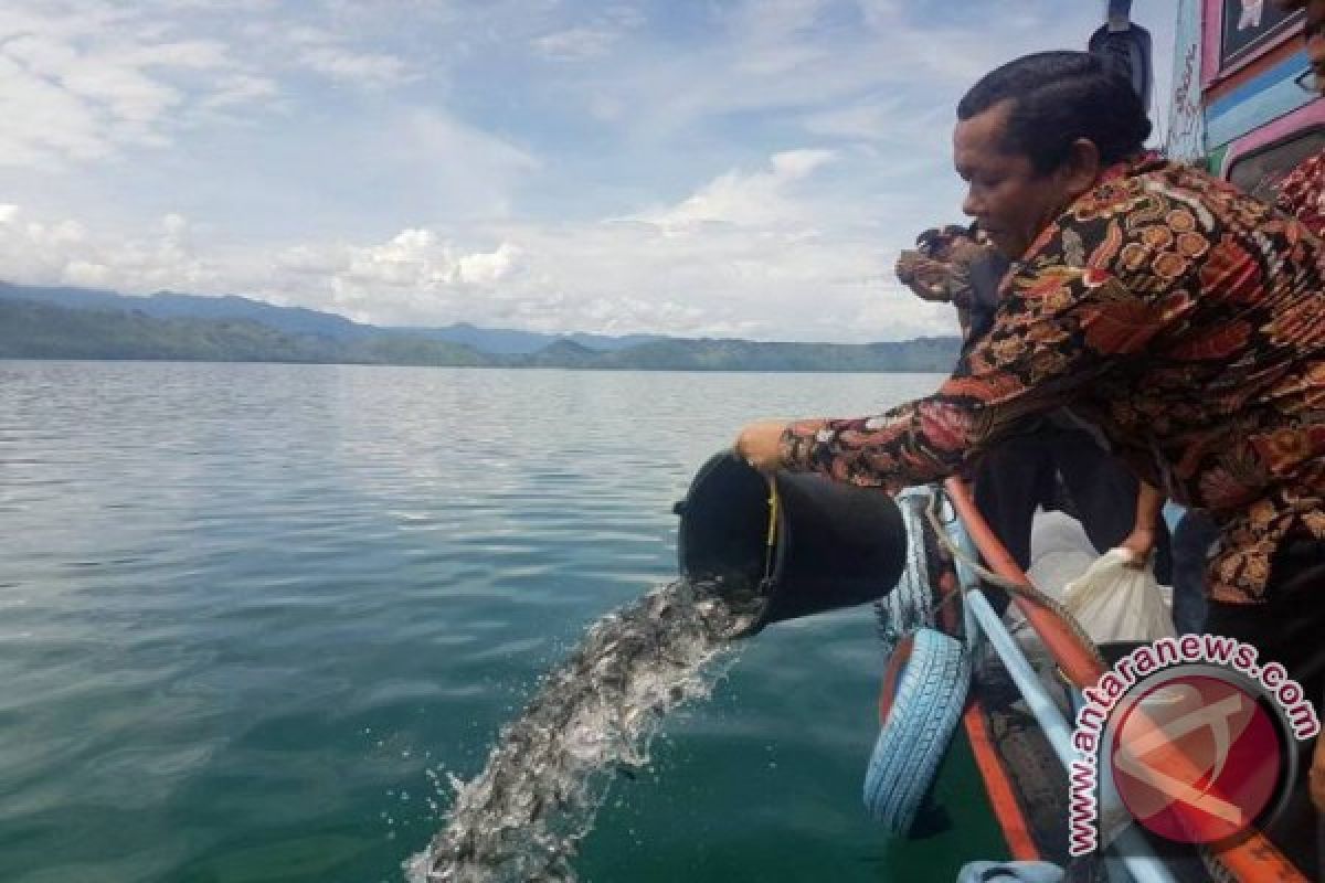 Kepala Daerah Samosir di Syukuran Silima Huta Simardalihan