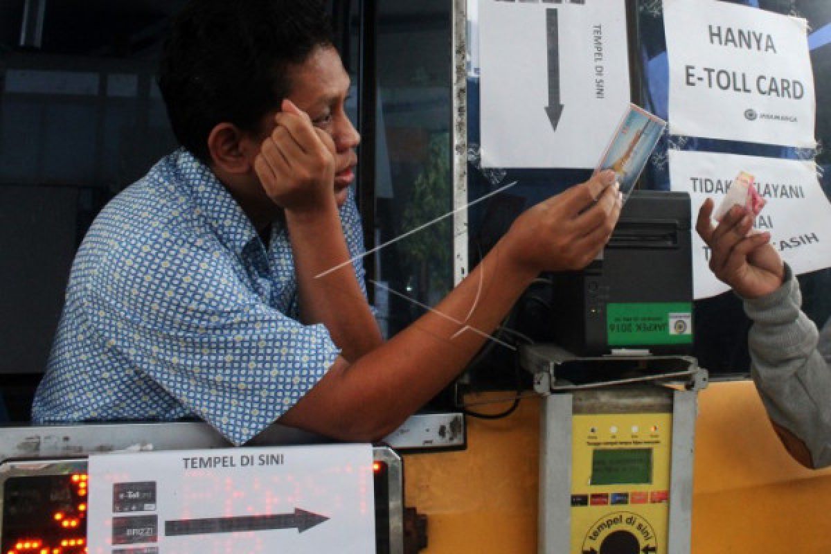 Pemudik diharapkan memeriksa kesiapan bensin dan kartu tol