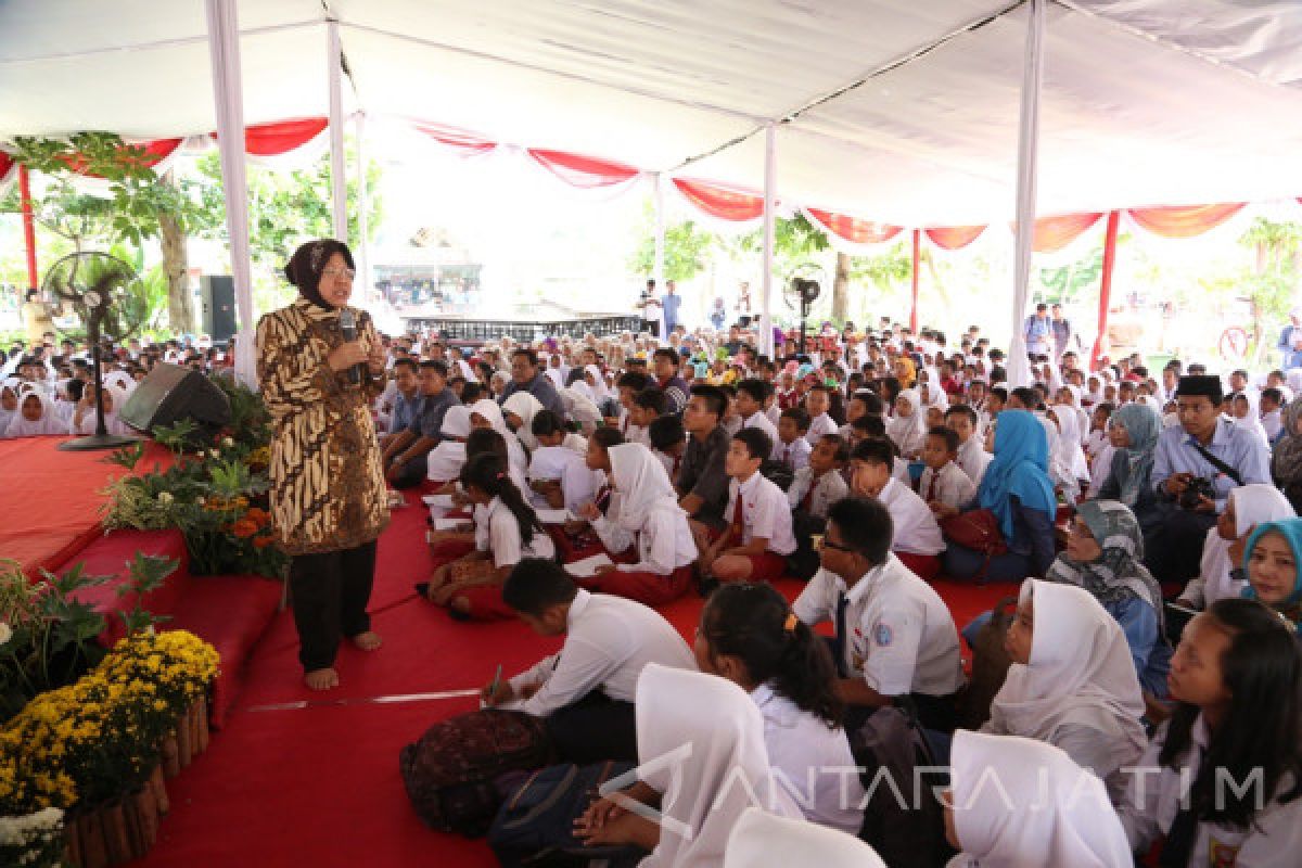 Risma Jadi Guru Sekolah Kebangsaan