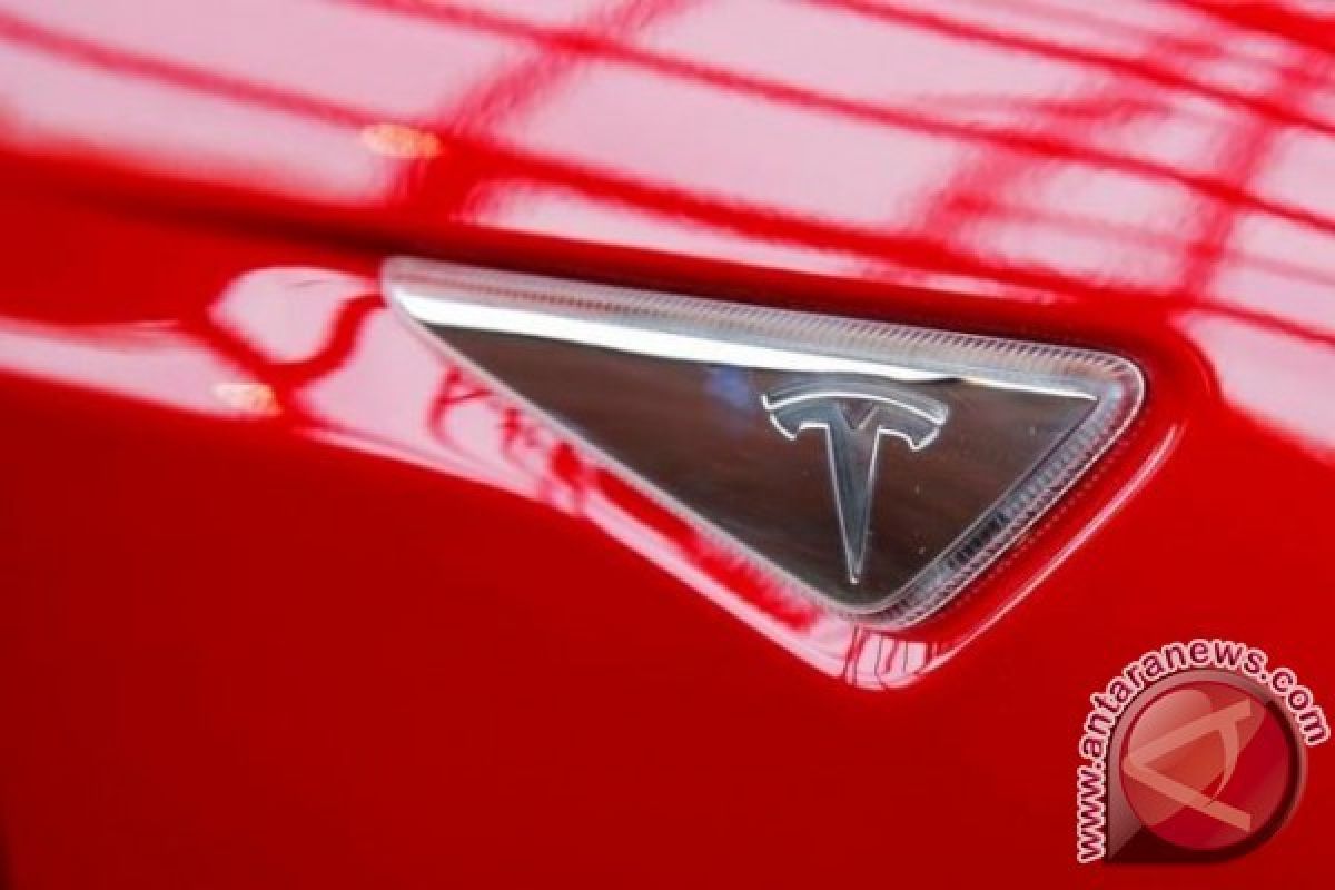 Tesla Model 3 raih bintang lima dalam uji tabrak