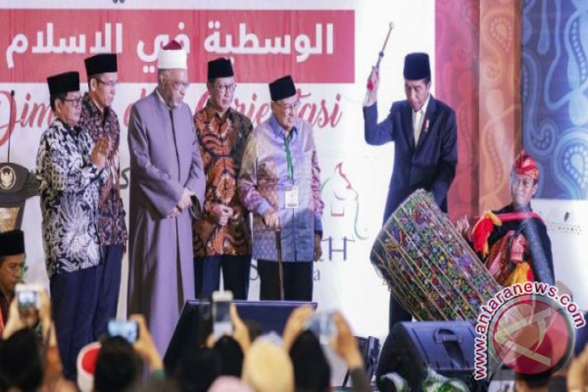 Mencontoh Toleransi Beragama Di "Bumi Seribu Masjid"  
